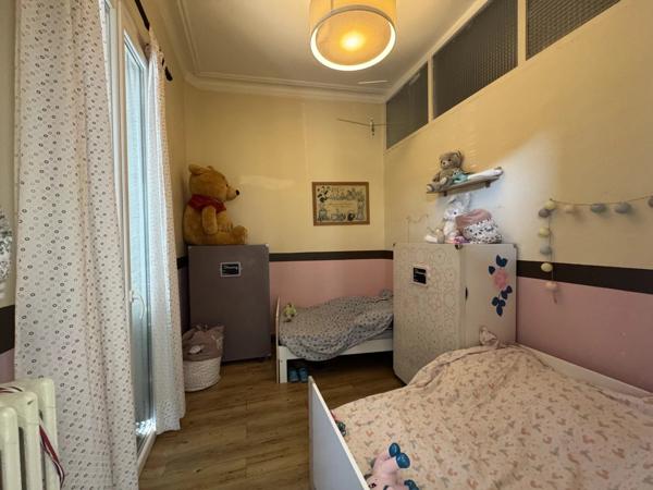 APPARTEMENT NIMES TROIS CHAMBRES PETITE TERRASSE PROCHE GARE LUMINEUX