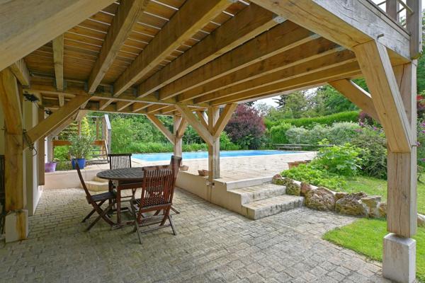 Ile de Vaux sur Seine - Maison 7 pièces de 186m2, 4 chambres, dépendance et piscine; sur terrain de 1912m2.