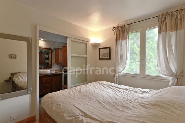 Ile de Vaux sur Seine - Maison 7 pièces de 186m2, 4 chambres, dépendance et piscine; sur terrain de 1912m2.