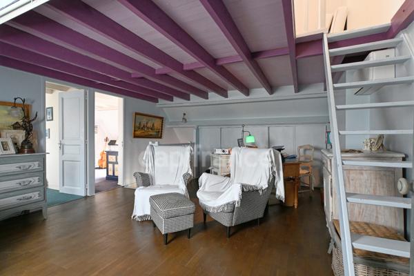 Ile de Vaux sur Seine - Maison 7 pièces de 186m2, 4 chambres, dépendance et piscine; sur terrain de 1912m2.