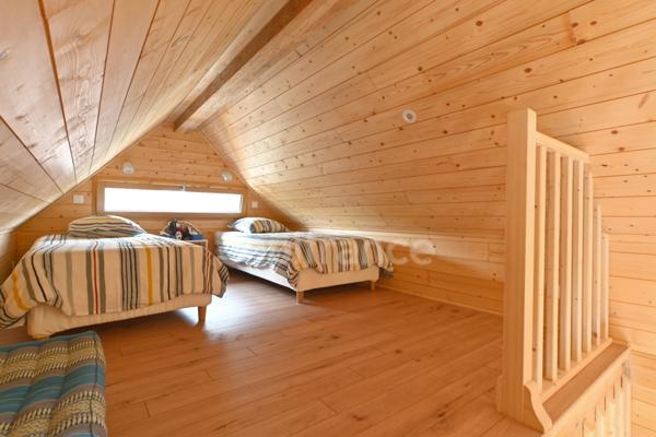 Ile de Vaux sur Seine - Maison 7 pièces de 186m2, 4 chambres, dépendance et piscine; sur terrain de 1912m2.