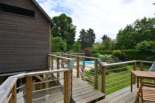 Ile de Vaux sur Seine - Maison 7 pièces de 186m2, 4 chambres, dépendance et piscine; sur terrain de 1912m2.