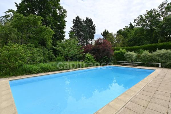 Ile de Vaux sur Seine - Maison 7 pièces de 186m2, 4 chambres, dépendance et piscine; sur terrain de 1912m2.