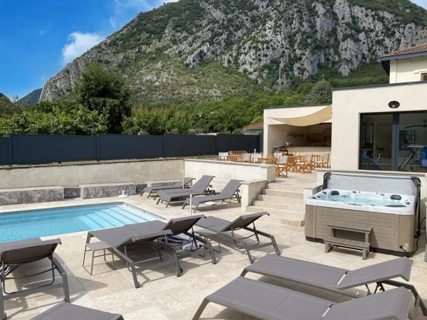 Propriété d'exception, 15 chambres, 1000m2