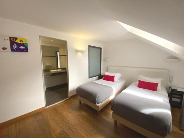 Propriété d'exception, 15 chambres, 1000m2