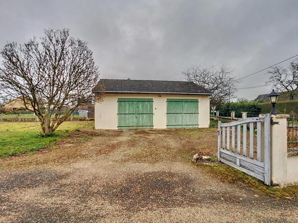 maison plain-pied, 3 chambres, garage et dépendances