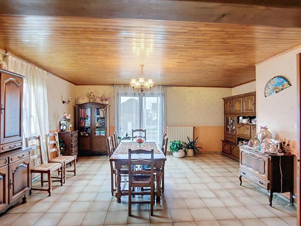 maison plain-pied, 3 chambres, garage et dépendances