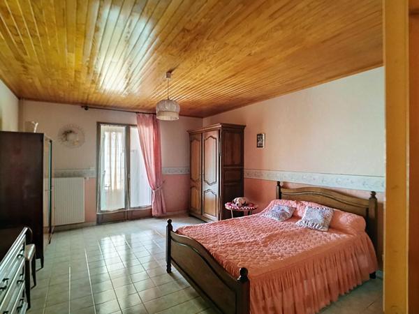 maison plain-pied, 3 chambres, garage et dépendances