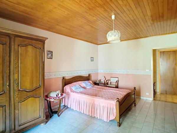 maison plain-pied, 3 chambres, garage et dépendances