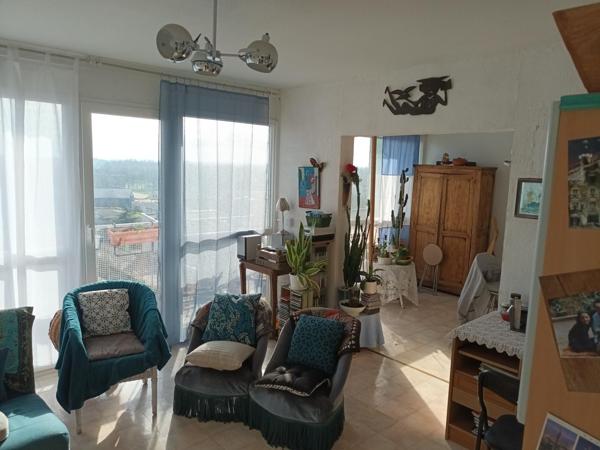 Appartement proximité piscine et lycée