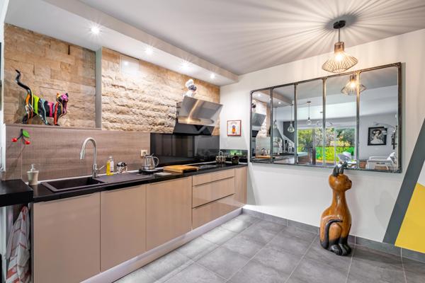 Appartement
         4 pièces
        - 100 m² Exclusivité 404 000 € *