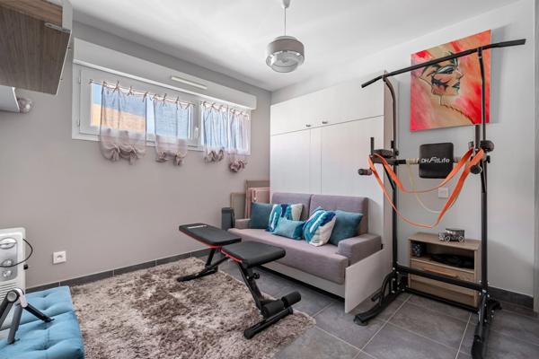 Appartement
         4 pièces
        - 100 m² Exclusivité 404 000 € *