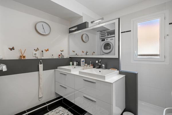 Appartement
         4 pièces
        - 100 m² Exclusivité 404 000 € *