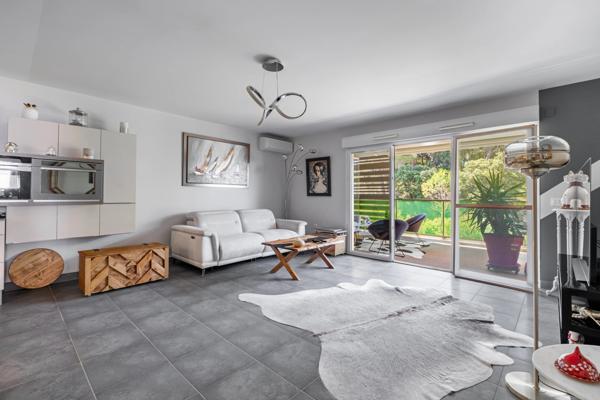Appartement
         4 pièces
        - 100 m² Exclusivité 404 000 € *