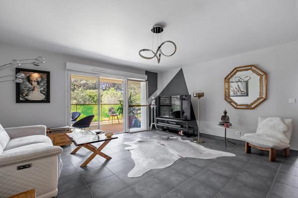 Appartement
         4 pièces
        - 100 m² Exclusivité 404 000 € *