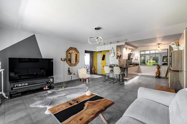 Appartement
         4 pièces
        - 100 m² Exclusivité 404 000 € *