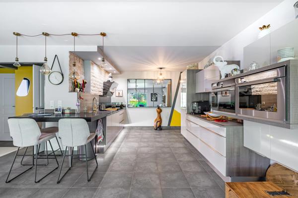Appartement
         4 pièces
        - 100 m² Exclusivité 404 000 € *