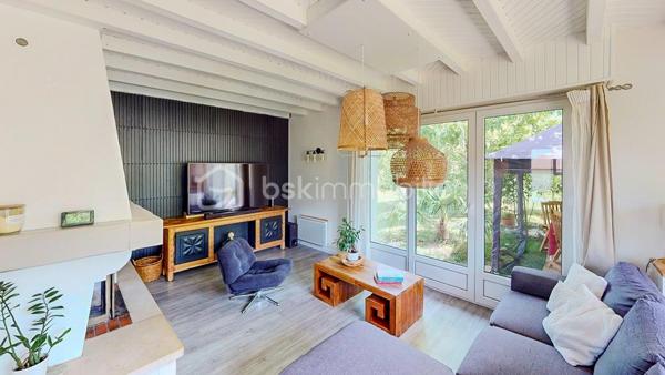 Je vous propose de découvrir en Exclusivité cette maison située sur les hauteurs de Lahonce,
dans une impasse, au sein d'un environnement paisible et sans vis à vis, proche des commodités 
du village (école, commerces, médecins, transport scolaire à proximité) et à seulement
5mn du centre commercial Ametzondo et 8mn de Bayonne.
Parcelle totale de 1187m².

         - VISITE VIRTUELLE GRATUITE - SUR DEMANDE -

Vous profiterez de la partie habitable de plain-pied composée d'une belle pièce de vie lumineuse
en triple exposition avec un accès direct sur la terrasse et le jardin ainsi que d'une cuisine séparée
aménagée et équipée.
La partie nuit vous offre 3 chambres spacieuses avec placard, une salle de bain, un WC séparé.
Un escalier intérieur vous permet également d'accéder au sous/sol.

Le sous/sol semi-enterré de 103m² est agencé actuellement avec une salle de sport, une buanderie
avec placard, une pièce de rangement, une salle d'eau avec WC, un garage avec son espace atelier.

Côté extérieur se trouve un beau jardin entièrement clôturé; agrémenté de divers 
arbres fruitiers (prunier, figuier, noyer, nectarinier, pommier, cerisier...), d'une terrasse couverte
en exposition Sud-Ouest et d'un abris de jardin.

Côté technique : Assainissement collectif, huisserie PVC et bois, double vitrage,
moustiquaires, chauffage par cheminée avec diffuseur + radiateurs électriques,
production d'eau chaude par cumulus récent, VMC, fibre.

Les PLUS : Positionnement idéal (calme - proche des commodités et de Bayonne) 
Partie habitable de plain-pied - Terrasse - Jardin - Sous/sol total

Photos complémentaires du sous/sol après un premier contact téléphonique.

Je suis à votre écoute 7jours/7, je m'adapte à votre planning.