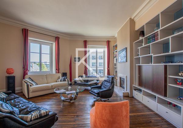 APPARTEMENT HAUSSMANNIEN COEUR DE VILLE