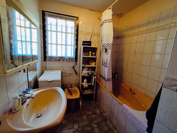 MAISON 2 CHAMBRES SUR 2562 M2 NON CLOTURE