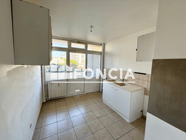 Location Appartement 3 pièces 65 m² - 127 AVENUE DU PORT DE PLAISA Toulon 83000