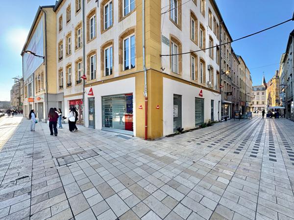 A LOUER : Local Commercial avec réserve + caves - emplacement stratégique coeur de ville Thionville