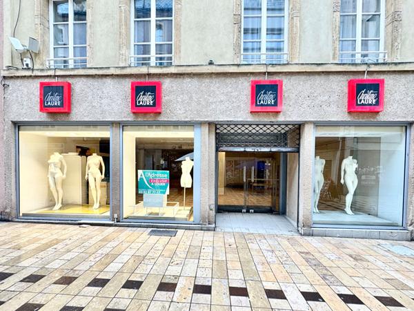 A LOUER : Local Commercial avec réserve + caves - emplacement stratégique coeur de ville Thionville