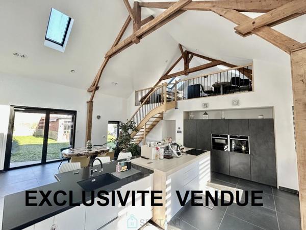 Magnifique Corps de Ferme totalement clos avec Grange de plus de 100m2.