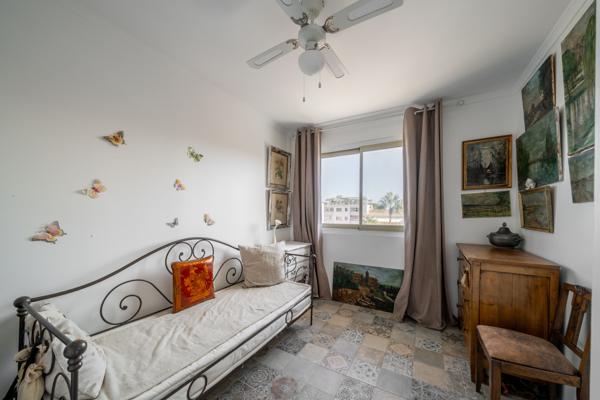 Cannes, Pointe Croisette – Dernier étage: 155 m² avec terrasse et toit-terrasse vue mer, à rénover