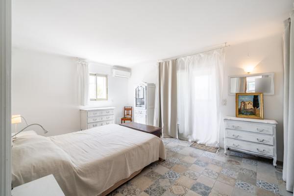 Cannes, Pointe Croisette – Dernier étage: 155 m² avec terrasse et toit-terrasse vue mer, à rénover