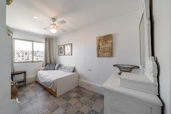 Cannes, Pointe Croisette – Dernier étage: 155 m² avec terrasse et toit-terrasse vue mer, à rénover