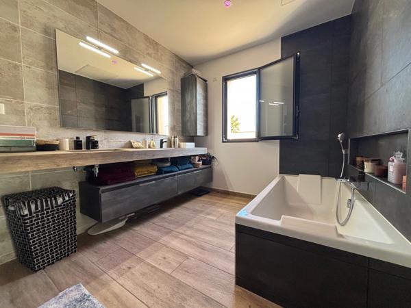 GRAU D'AGDE(34) A VENDRE VILLA CONTEMPORAINE P6, PRESTATIONS HAUT DE GAMME, PROCHE MER, SECTEUR CALME