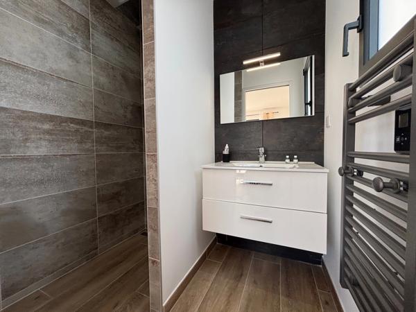 GRAU D'AGDE(34) A VENDRE VILLA CONTEMPORAINE P6, PRESTATIONS HAUT DE GAMME, PROCHE MER, SECTEUR CALME