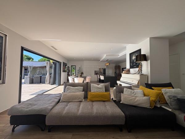 GRAU D'AGDE(34) A VENDRE VILLA CONTEMPORAINE P6, PRESTATIONS HAUT DE GAMME, PROCHE MER, SECTEUR CALME