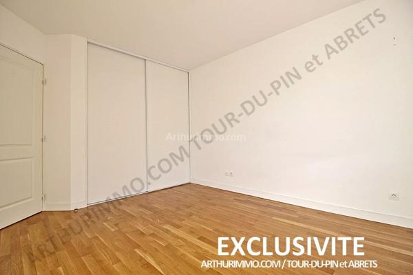 Vente                                                      Appartement
                        
                     3 pièces                      69 m2                     à Villeurbanne