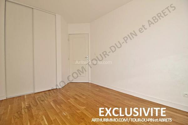 Vente                                                      Appartement
                        
                     3 pièces                      69 m2                     à Villeurbanne