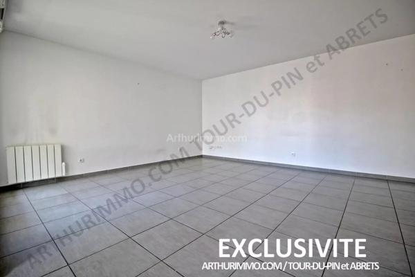 Vente                                                      Appartement
                        
                     3 pièces                      69 m2                     à Villeurbanne