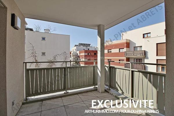 Vente                                                      Appartement
                        
                     3 pièces                      69 m2                     à Villeurbanne