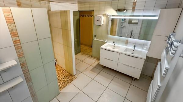 Maison à vendre 8 pièces proche de RETHEL (08) 252 m² et 7 chambres