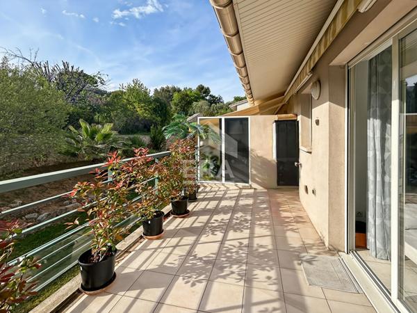 APPARTEMENT 3 PIECES AVEC SPACIEUSE TERRASSE ET GARAGE