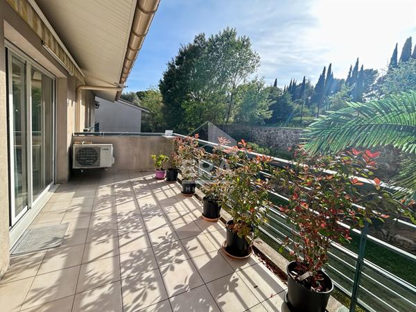 APPARTEMENT 3 PIECES AVEC SPACIEUSE TERRASSE ET GARAGE