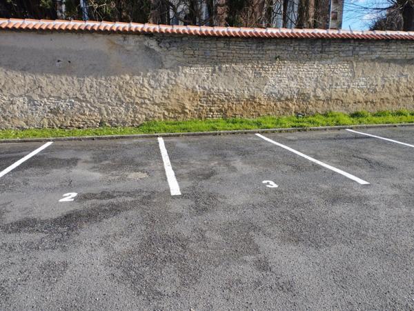 Emplacements parking dans résidence sécurisée