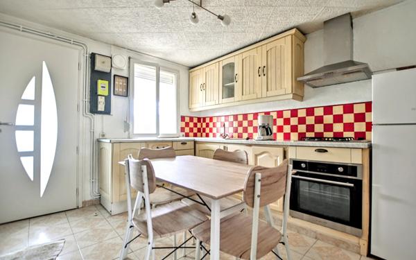 Maison à vendre    3 pièces • 67 m2 Pendé