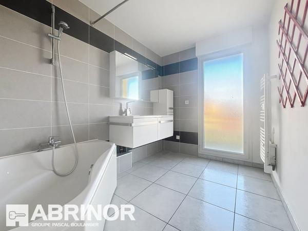 Appartement en duplex- Type 3 avec grande terrasse, balcon, cave et garage. WATTIGNIES