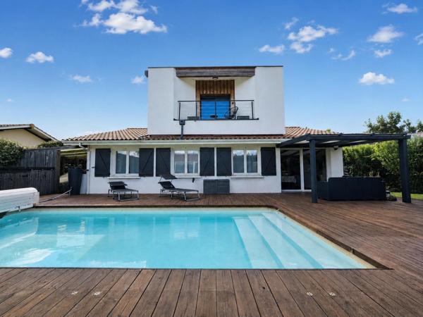 Maison familiale de 4 chambres avec piscine