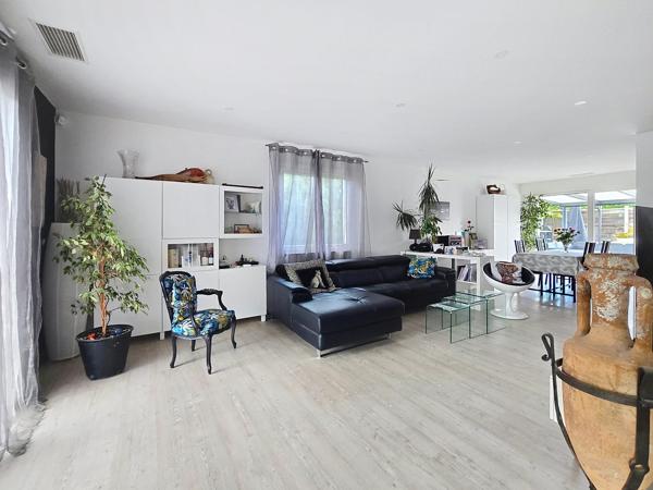 Maison familiale de 4 chambres avec piscine