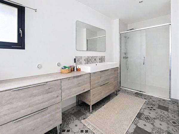 Maison familiale de 4 chambres avec piscine
