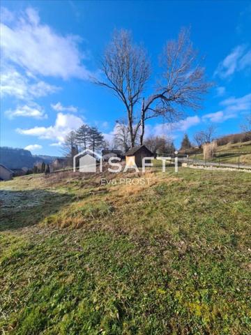 Terrain constructible de 899m2, Ornans.