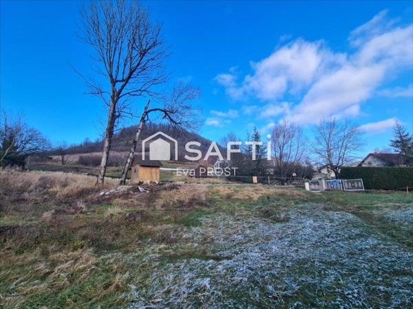 Terrain constructible de 899m2, Ornans.