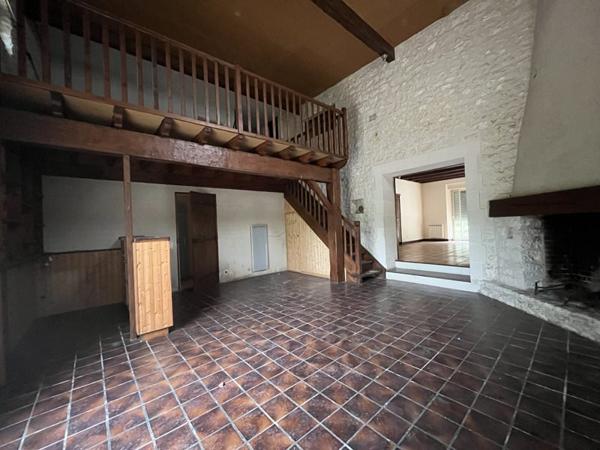Maison à vendre 230 000 € Salles-d'Angles 5 p 243 m² DPE D